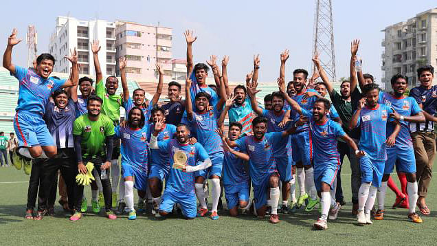 Players of Gono University celebrate their win against IUBAT in the second semi final of United Group Faraaz Inter-University Gold Cup. Photo: Prothom Alo