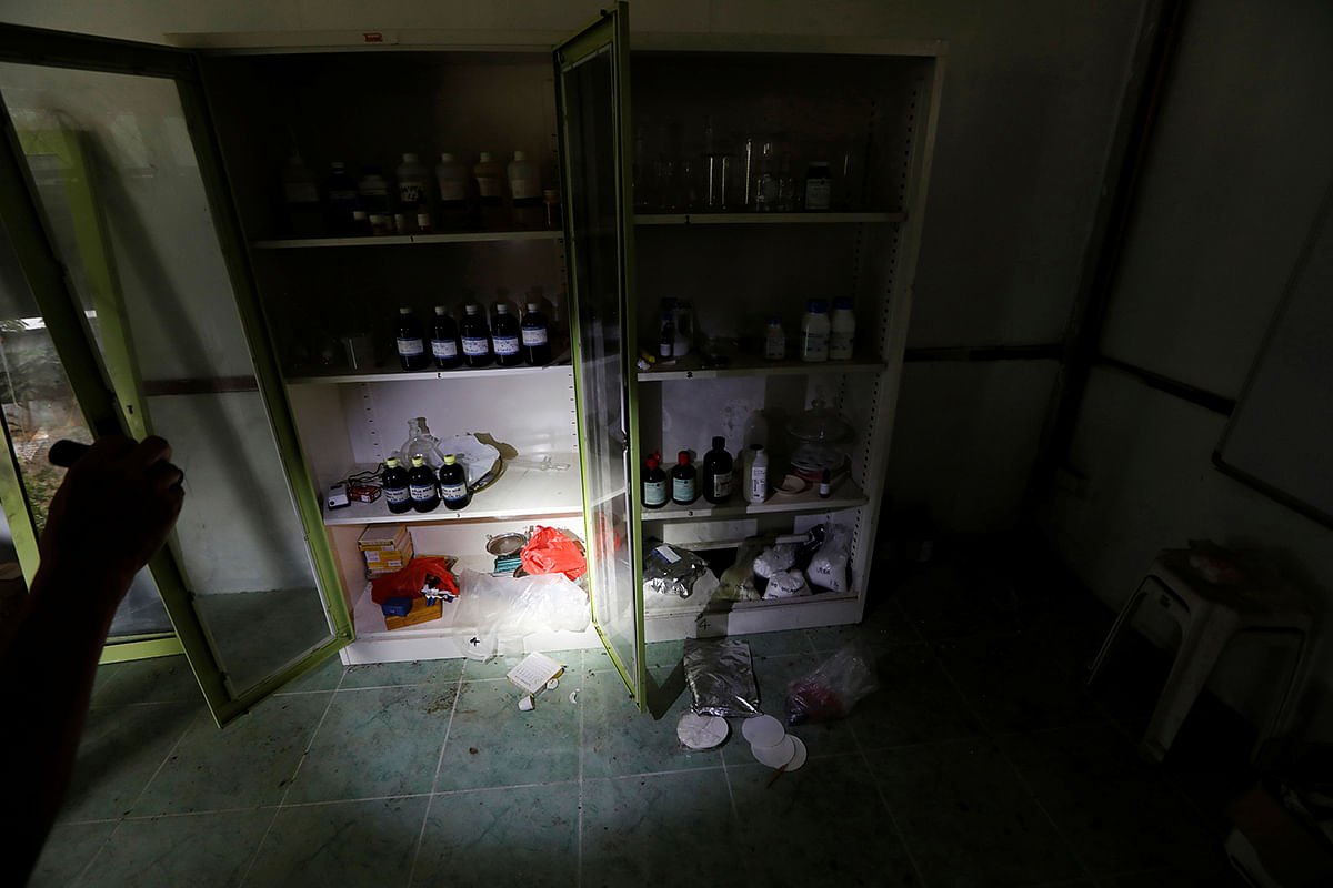 A small meth lab, which police suspect was used to experiment with new recipes, is seen inside a raided compound belonging to Sue Songkittikul, a suspected Sam Gor syndicate operations chief, in Mae Sot. Photo: Reuters