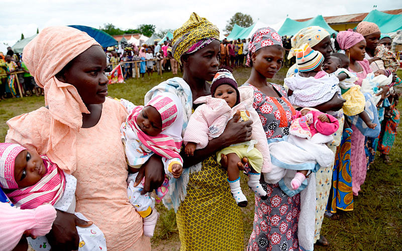Mothers carry twin babies during a parade of twins at the Igbo-Ora World Twins festival to celebrate the uniqueness in multiple births at Igbo-Ora Town in Oyo State, southwest Nigeria, on 12 October 2019. Photo: AFP