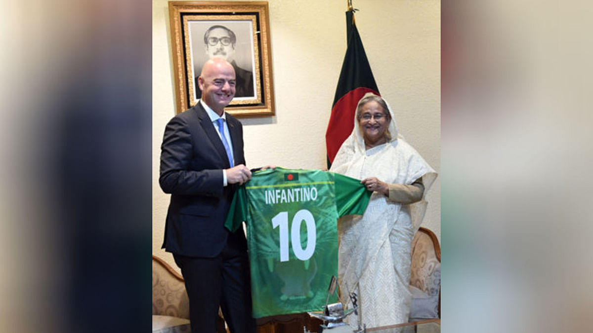 Federation International de Football Association (FIFA) President Gianni Infantino highly appreciates recent performance of Bangladesh football team while paying a courtesy call on prime minister Sheikh Hasina at her office in Dhaka this morning. Photo: BSS