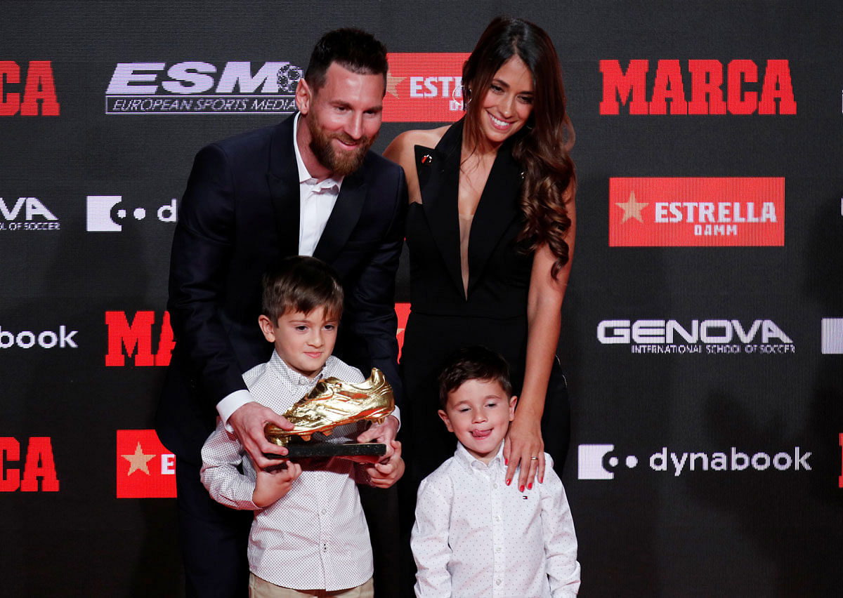 FC Barcelona`s Lionel Messi poses with his wife Antonella Roccuzzo and their sons during the ceremony at Antiga Fabrica Estrella Damm, Barcelona, Spain on 16 October 2019. Photo: Reuters
