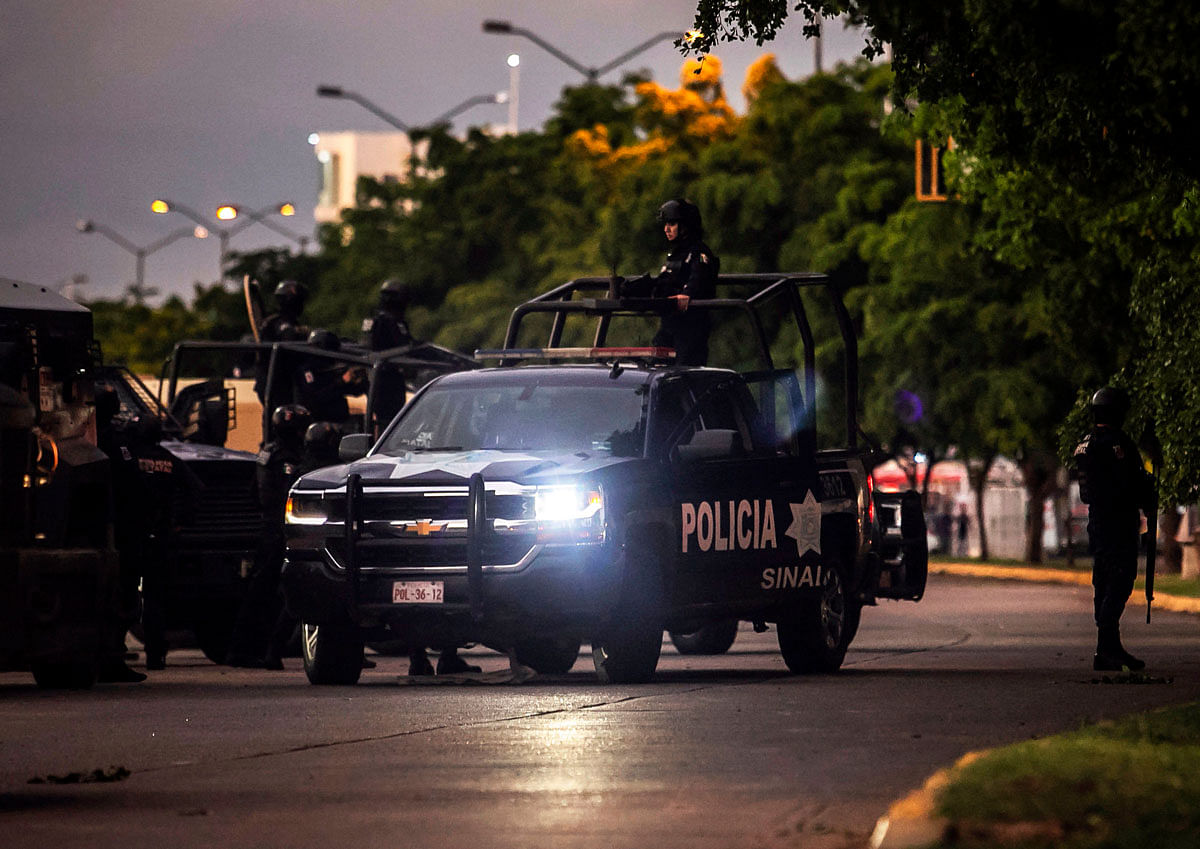 Mexican police patrol in a street of Culiacan, state of Sinaloa, Mexico, on 17 October 2019, after heavily armed gunmen in four-by-four trucks fought an intense battle with Mexican security forces. Mexican security forces on Thursday arrested one son of jailed drug kingpin Joaquin `El Chapo` Guzman in an operation that triggered fighting in the western city of Culiacan, Security Minister Alfonso Durazo said. Photo: AFP