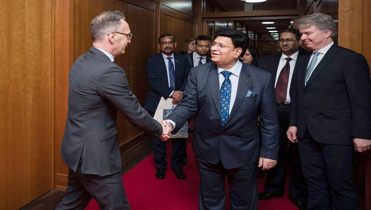 Foreign minister AK Abdul Momen shakes hand with German Federal Minister for Foreign Affairs Heiko Maas in Berlin on 18 October 2019. Photo UNB