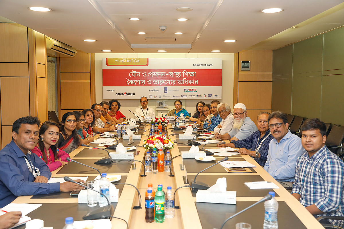 Speakers pose for a photograph at a Prothom Alo roundtable on sexual and reproductive health rights of youth at Karwan Bazar’s CA Bhaban on Sunday. Photo: Suvra Kanti Das