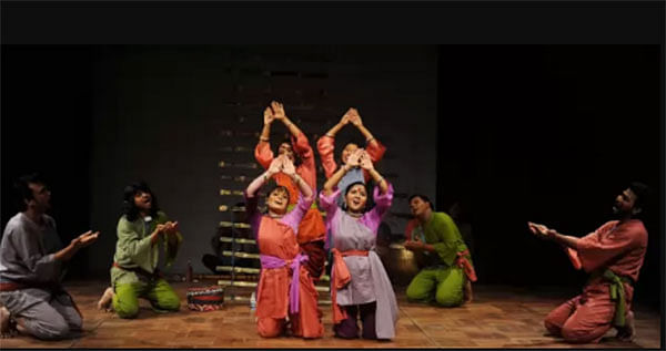 A scene from the drama ‘Nilakhyan’ of Mahakal Natya Sampraday. Prothom Alo File Photo