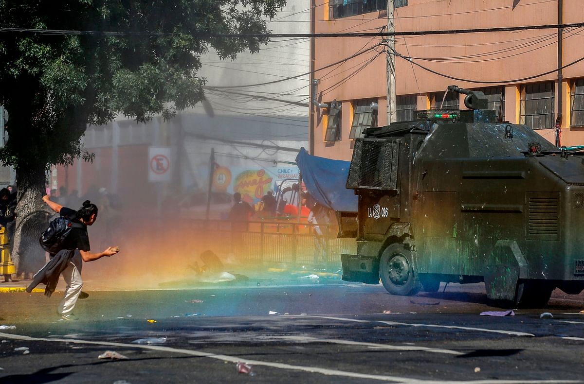 A demonstrator clashes with riot police during protests in Valparaiso, Chile, on 20 October 2019. Photo: AFP