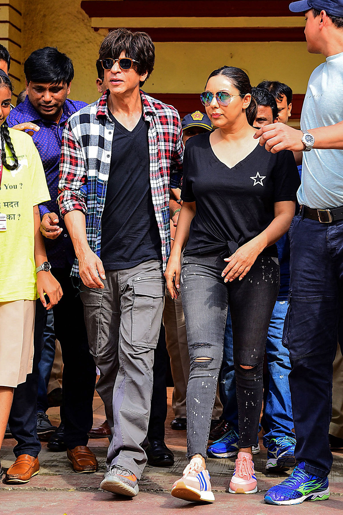 Bollywood actor Shah Rukh Khan (L) and his wife and film producer Gauri Khan (R) leave after casting their votes at a polling station during the state assembly election in Mumbai on 21 October, 2019. Photo: AFP