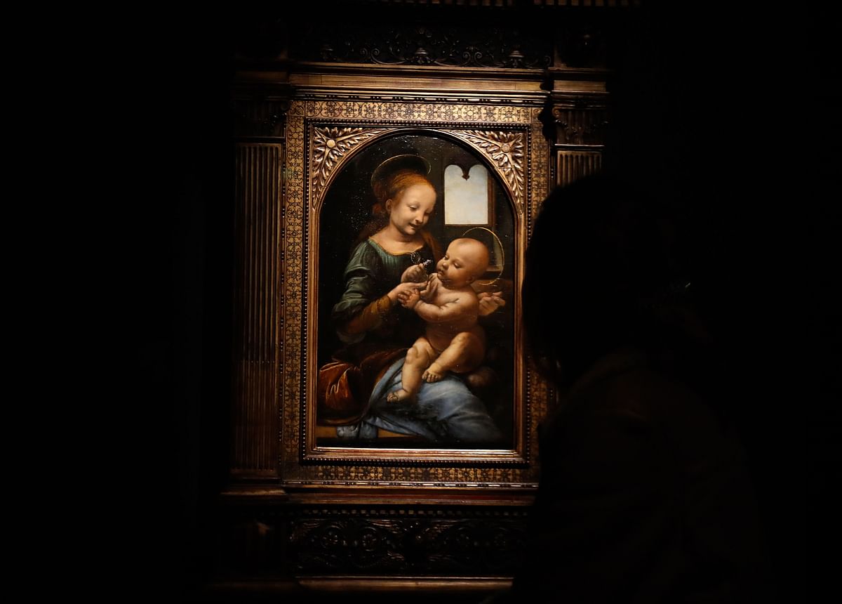 A person looks at a painting by Leonardo Da Vinci`s `The virgin with the child` called `Madone benois -1519 `, during the opening of the exhibition ` Leonardo da Vinci `, on 22 October 2019 at the Louvre museum in Paris. Photo: AFP