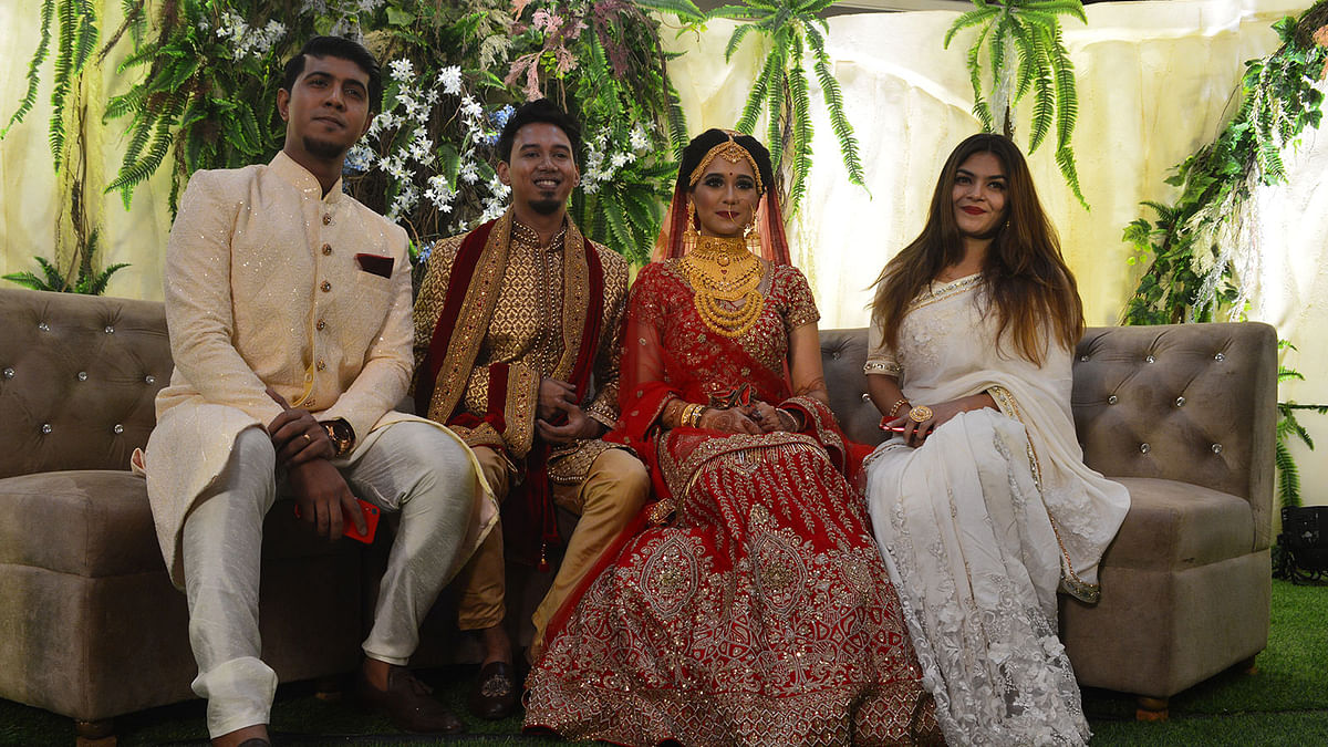 Tawsif Mahbub and his wife with the newlywed Sabila Nur and Nehal Sunanda Taher on 25Oct evening. Photo: Prothom Alo