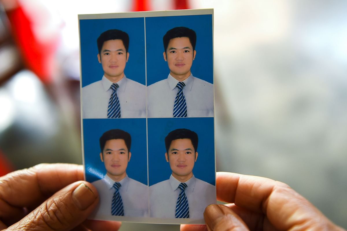 Pham Thi Lan, mother of 33-year old of Nguyen Van Hung who is feared to be among the 39 people found dead in a truck in Britain, hold his photographs at their house in Dien Chau district of Vietnam`s Nghe An province on 28 October 2019. Photo: AFP