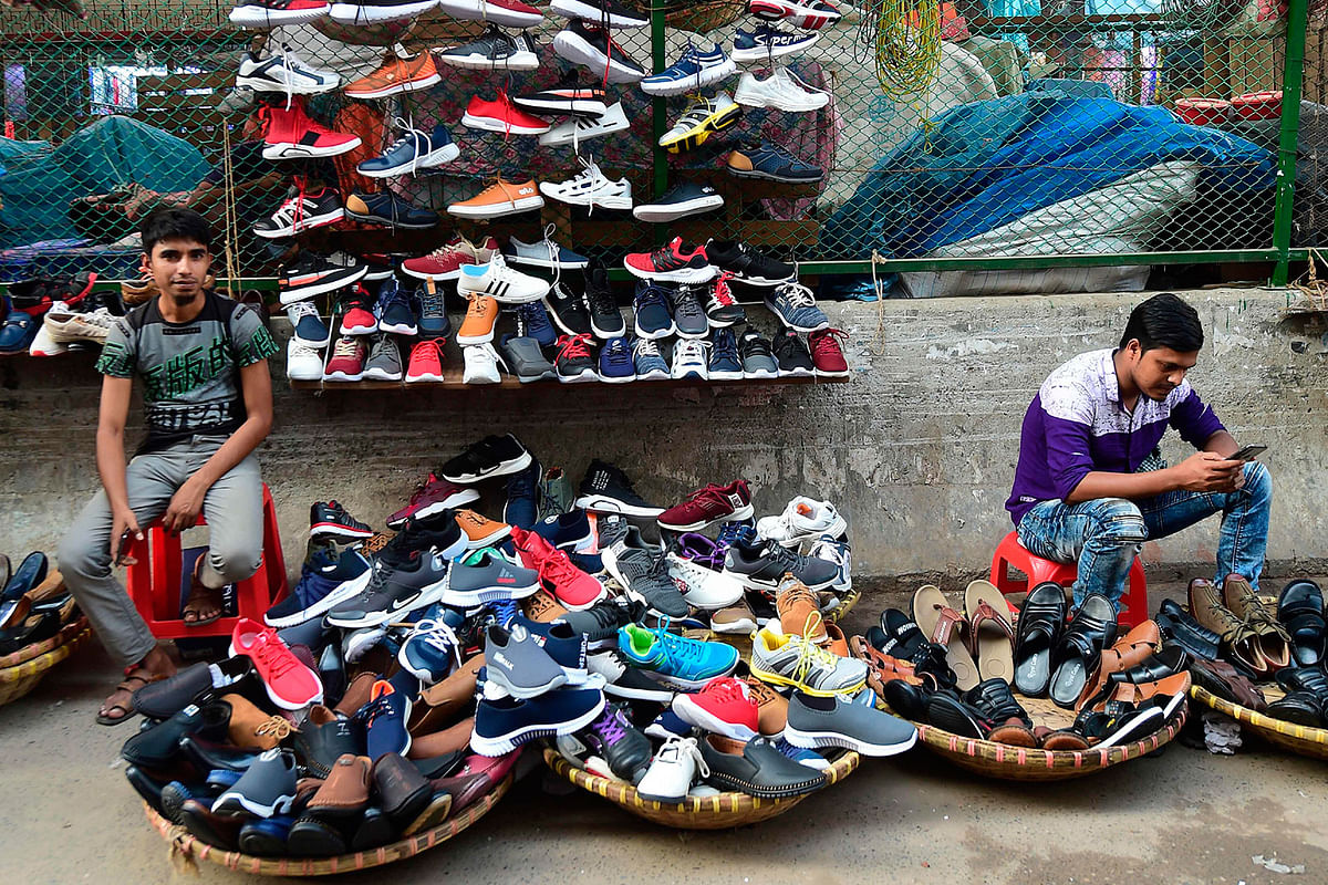 Dhaka Division : Bangladeshi street shoe vendors wait for customers in Dhaka on 30 October 2019. Photo: AFP