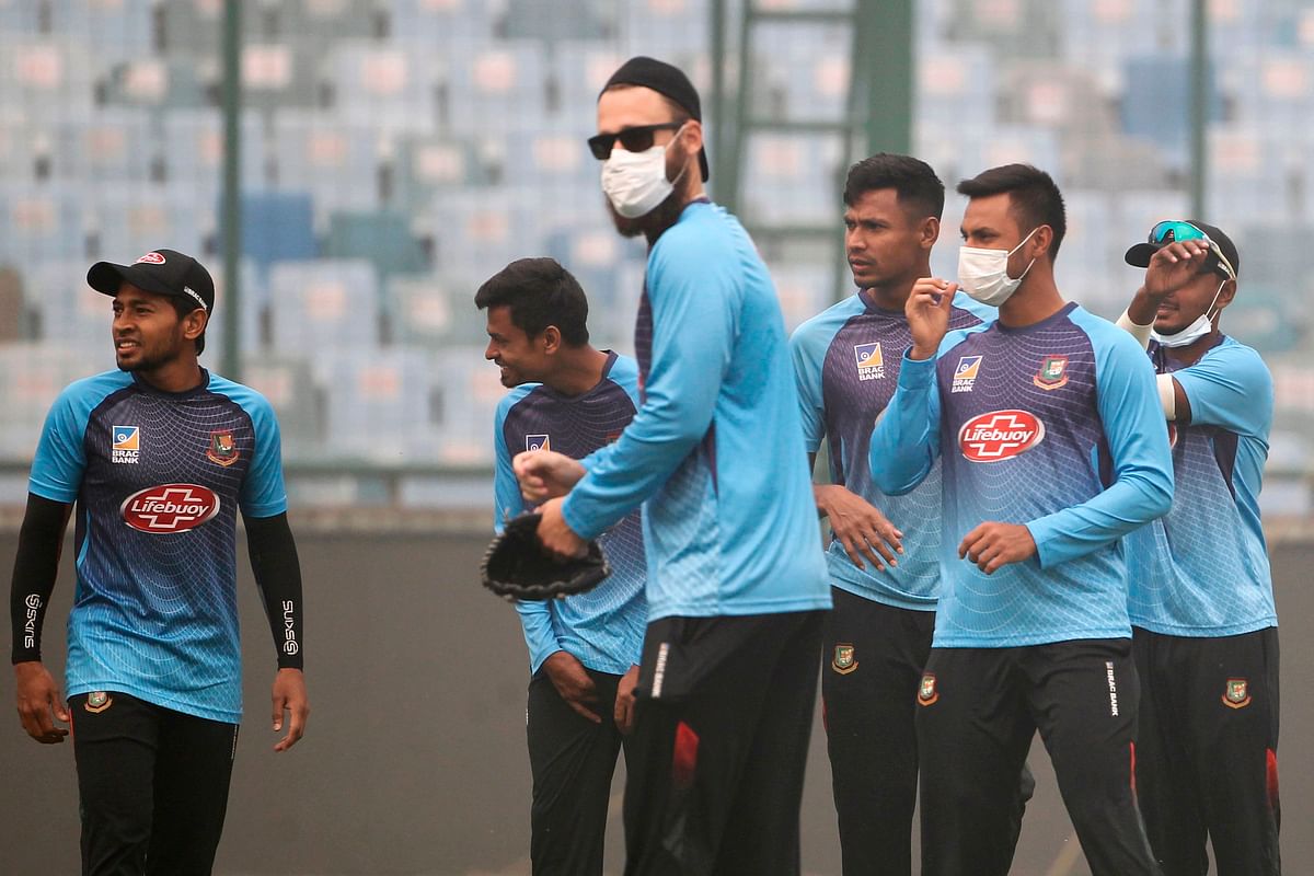 Bangladesh’s cricketers attend a practice session under heavy smog conditions at Arun Jaitley Cricket Stadium in New Delhi on 2 November 2019, ahead of the first T20 international cricket match of a three-match series between Bangladesh and India. Photo: AFP