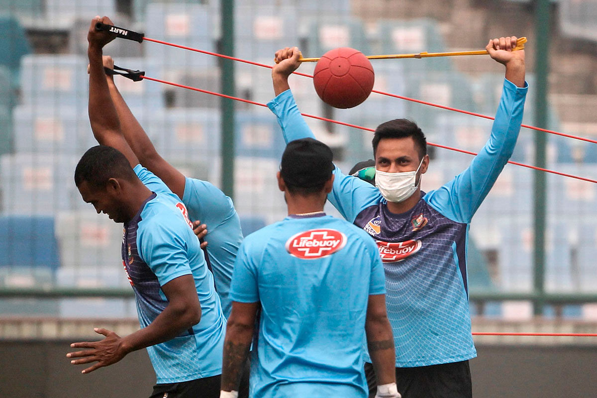 Bangladesh`s players stretch during a practice session under heavy smog conditions at Arun Jaitley Cricket Stadium in New Delhi on 2 November, 2019, ahead of the first T20 international cricket match between Bangladesh and India. Photo: AFP