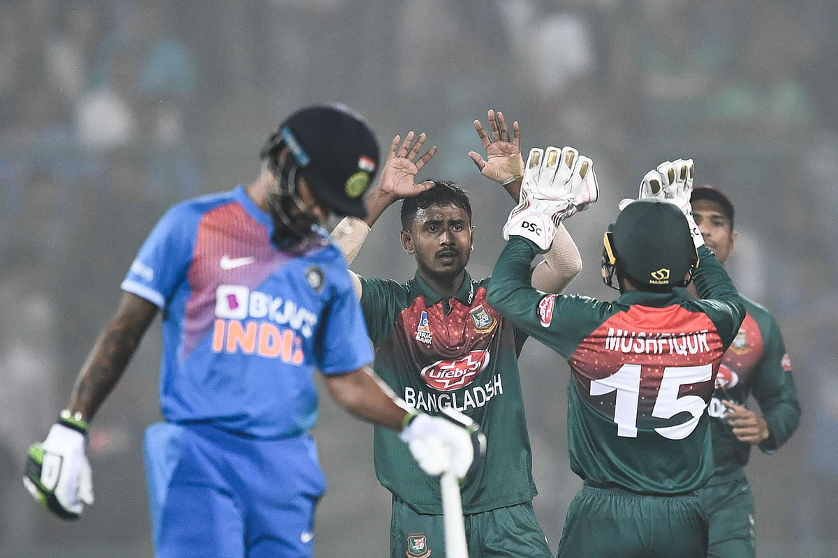Bangladesh`s Aminul Islam (C) celebrates with teammates after dismissing India`s Shreyas Iyer (not pictured) during the first T20 international cricket match of a three-match series between Bangladesh and India, at Arun Jaitley Cricket Stadium in New Delhi on 3 November 2019. Photo: AFP