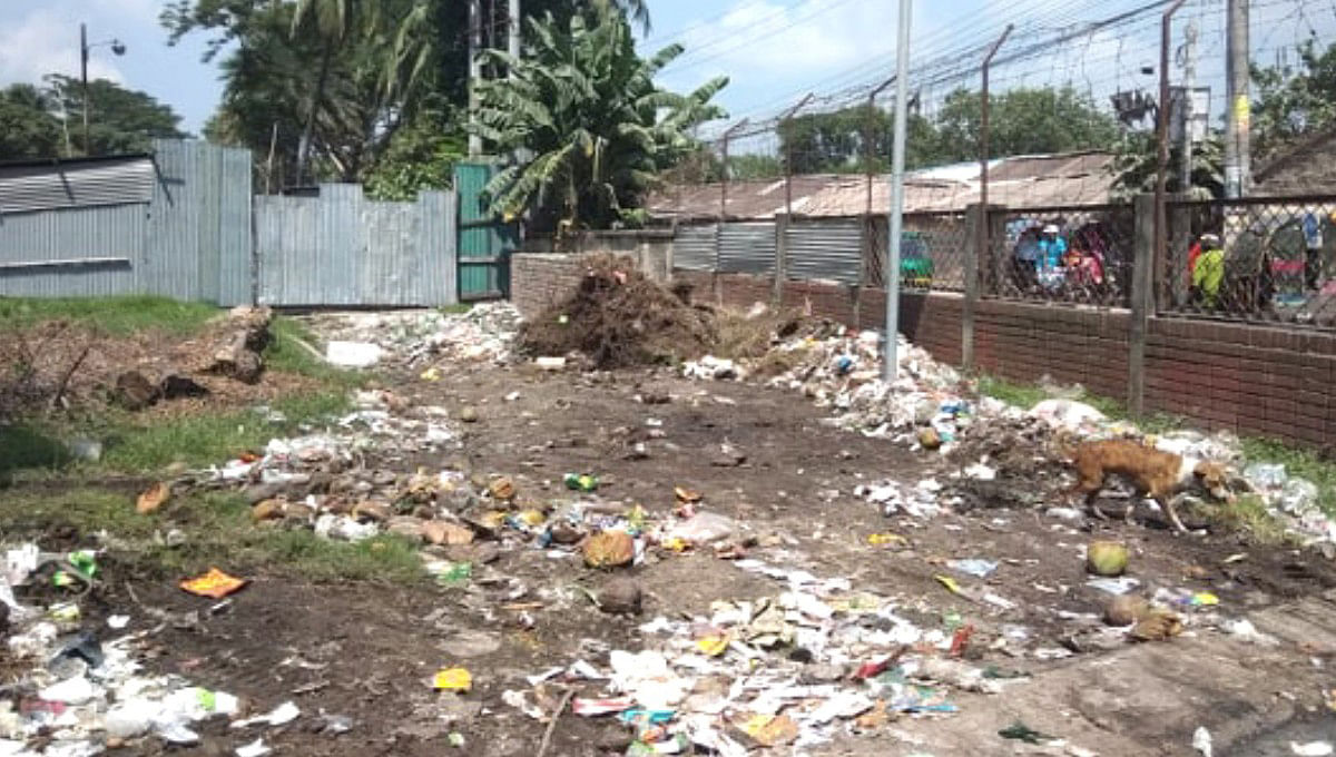 Hospitals in Narayanganj city keep dumping medical wastes in the open ignoring their consequences on the environment and human health. Photo: UNB