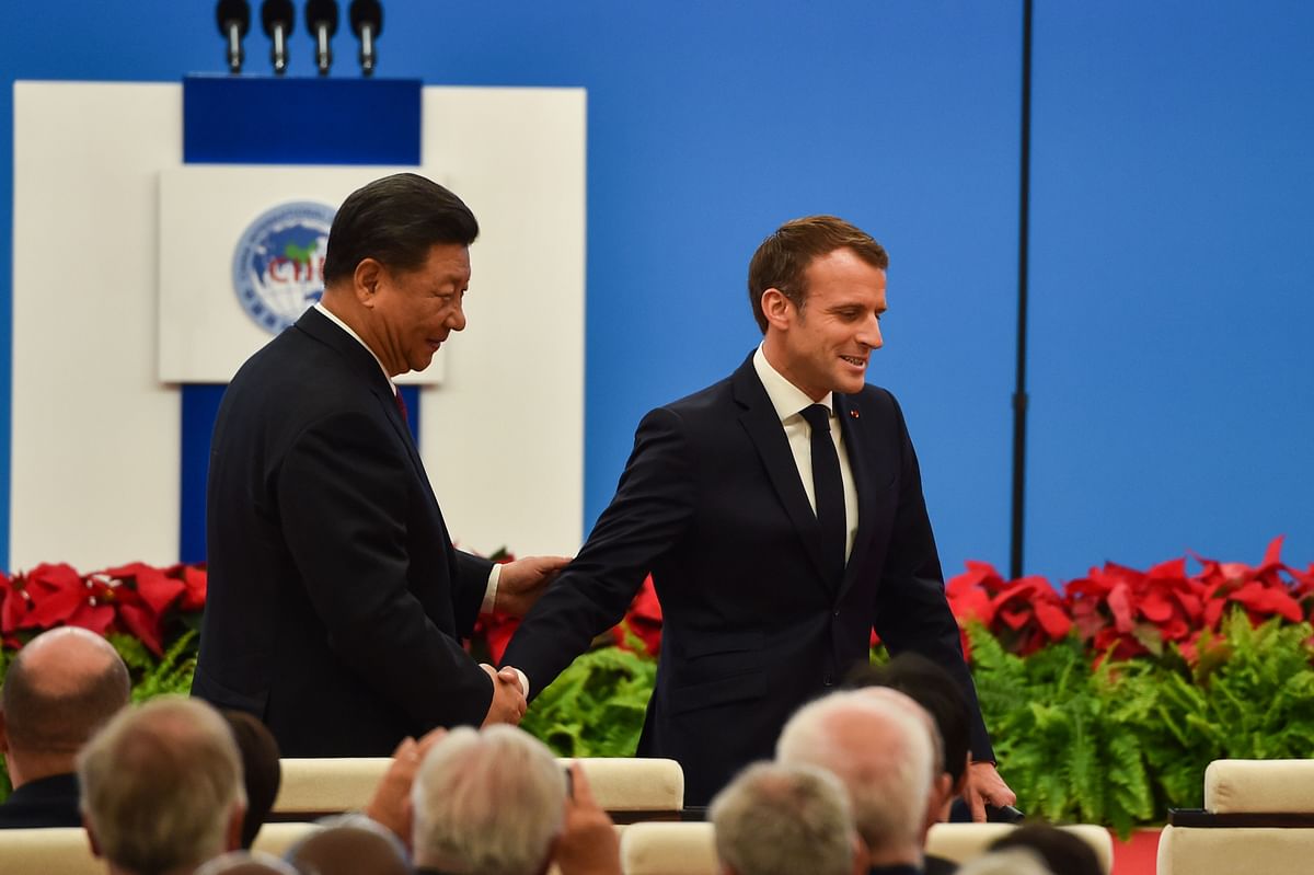 French president Emmanuel Macron (R) shakes hands with China`s president Xi Jinping (L) during the opening ceremony of the China International Import Expo in Shanghai on 5 november 2019. Photo: AFP