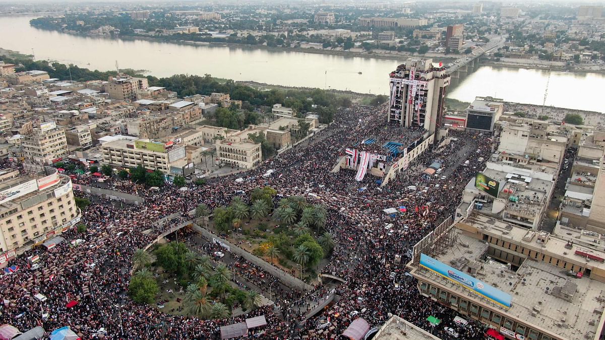 An aerial view shows Iraqi protesters gathering at Baghdad`s Tahrir square near al-Jumhuriya bridge which leads to the high-security Green Zone across the Tigris River, during ongoing anti-government demonstrations in the Iraqi capital on 2 November 2019. Photo: AFP