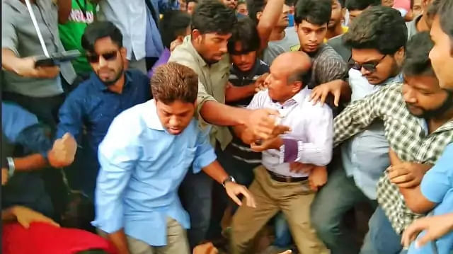 Students staging movement demanding resignation of Jahangirnagar University vice chancellor Farzana Islam. Prothom Alo File Photo