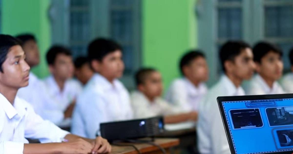 Students attend a digital classroom in Bangladesh. Photo: UNB