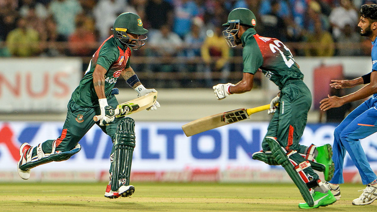 Bangladesh`s Liton Das (R) and Naim Sheikh (L) run between the wickets during the second T20 international cricket match of a three-match series between Bangladesh and India at Saurashtra Cricket Association Stadium in Rajkot on 7 November 2019. Photo: AFP