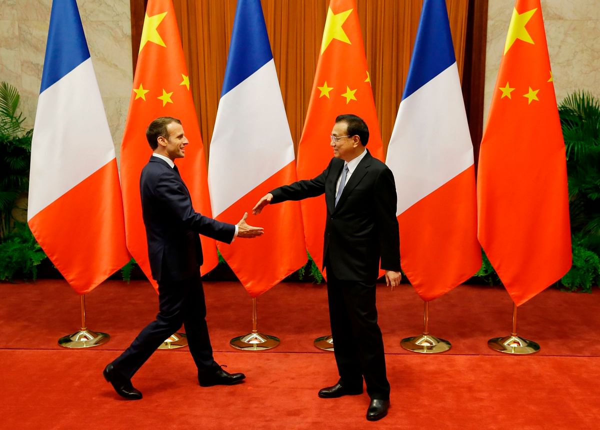 French president Emmanuel Macron (L) shakes hands with Chinese Premier Li Keqiang before a meeting at the Great Hall of the People in Beijing on 6 November. Photo: AFP
