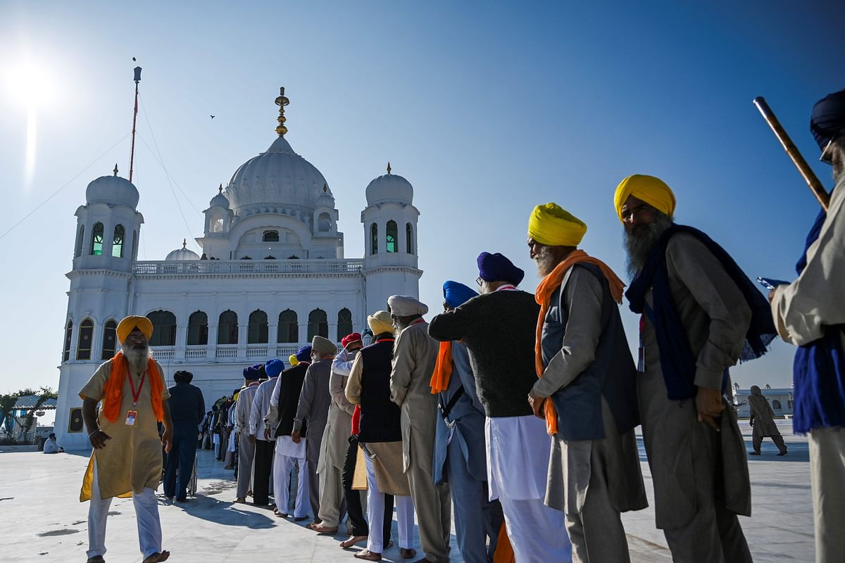Sikh Pilgrims stand in a queue to visit the Shrine of Baba Guru Nanak Dev at Gurdwara Darbar Sahib in Kartarpur, near the Indian border, on 9 November, 2019. Photo: AFP