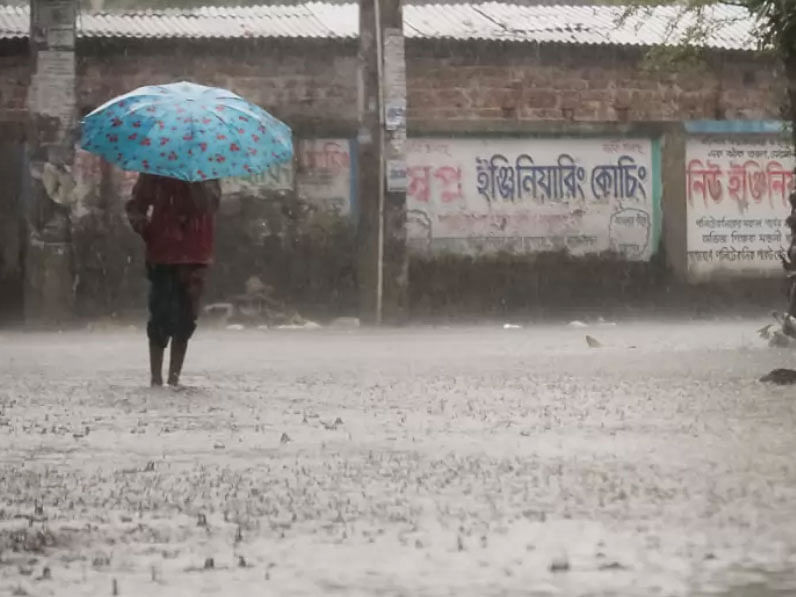 A man makes his way amid heavy rainfall at Barishal on 10 November 2019 as cyclone Bulbul hit the country on 9 November . Photo: Saiyan