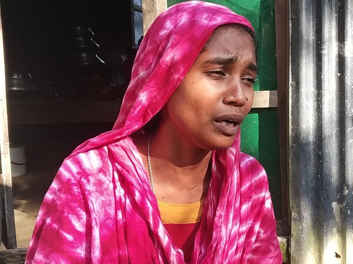 Grief-stricken Josna Begum, who lost her brother and sister-in-law within five days in Sreemangal, Moulvibazar on 12 November. Photo: Shimul Tarafdar