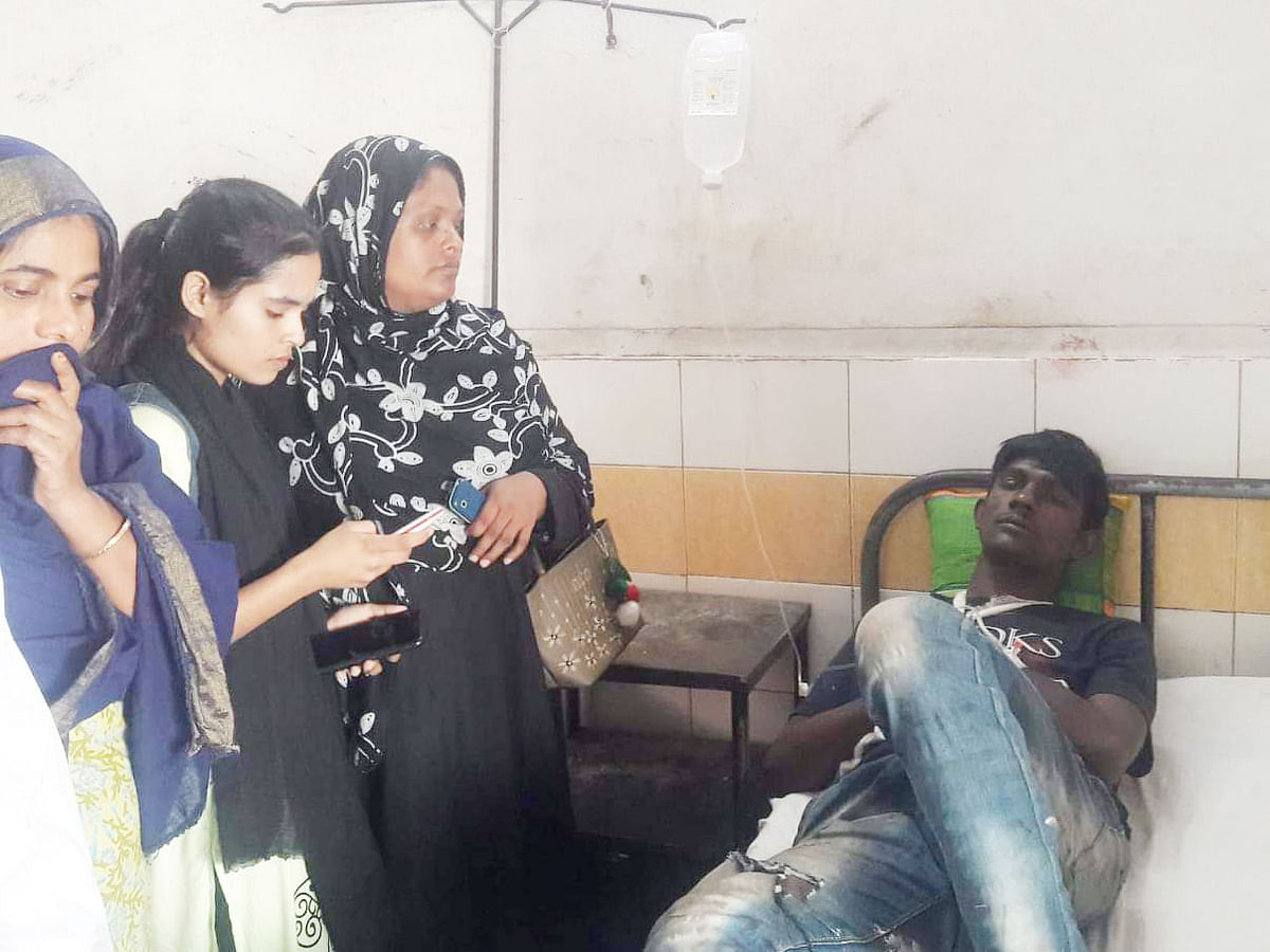 Survivor Kawsar undergoing treatment at Comilla Medical College Hospital in Cumilla on 12 November, 2019. Photo: Prothom Alo