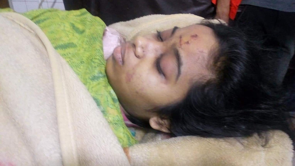 Deceased Zaheda Begum’s daughter Sumi undergoes treatment at a hospital. Photo: Collected