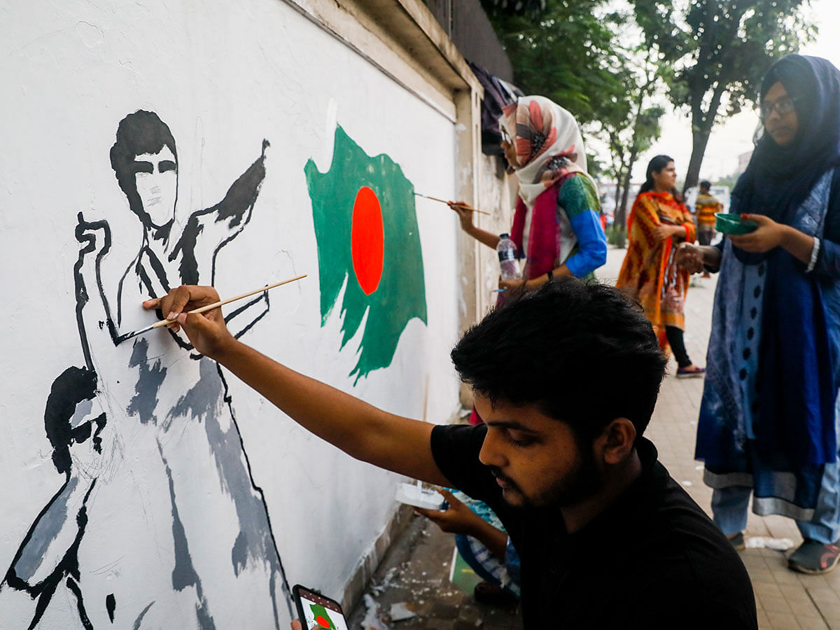 Students of Bangladesh Textile University paint graffiti on the wall of their institution in Tejgaon, Dhaka on 11 November 2019. Photo: Tanvir Ahammed