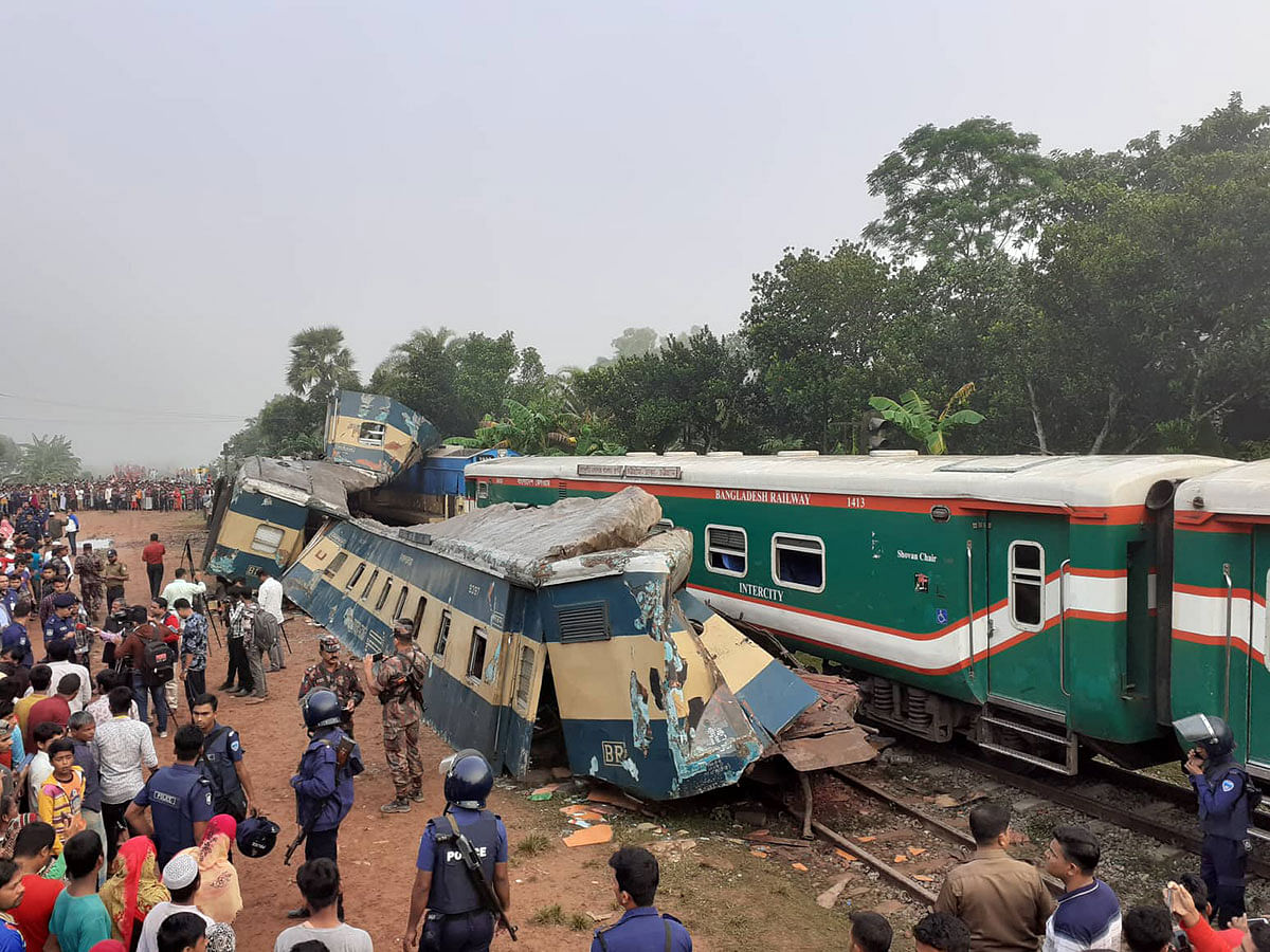 Rescue efforts at the site of the accident following a collision between Dhaka-bound Turna Nishitha and Chattogram-bound Udayan Express at Mandbagh area of Kasba upazila in Brahmanbaria on 12 November 2019. Photo: Shahadat Hossain