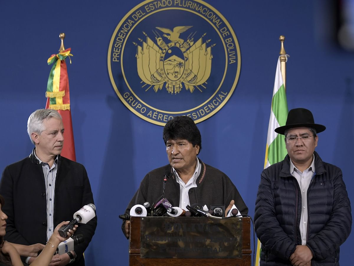 In this file handout picture taken on 9 November released by the Bolivian Presidency, Bolivian president Evo Morales speaks during a press conference next to his vice-president Alvaro Garcia Linera (L) and his foreign minister Diego Pary in El Alto. Photo: AFP