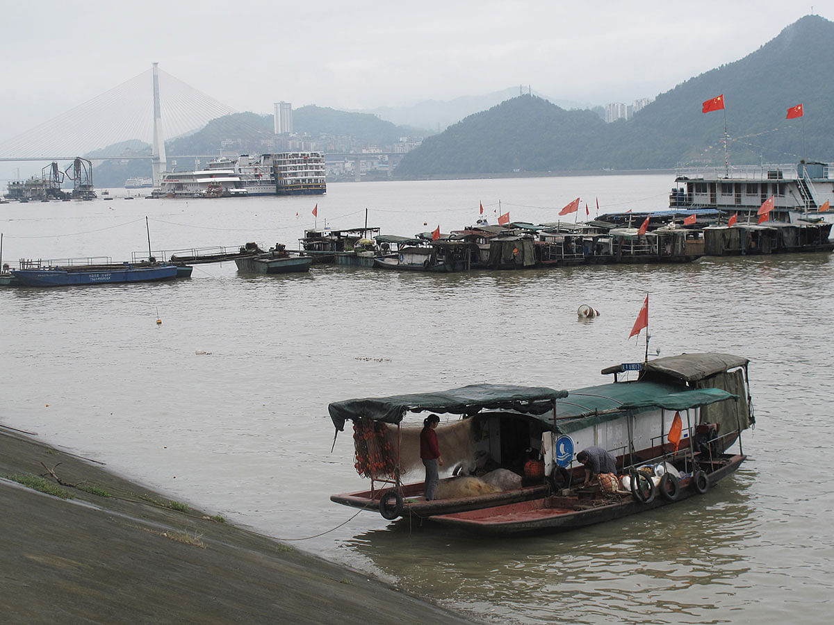 Chinese flags are seen on boats on the Yangtze river in Fengdu county in Chongqing, China. Picture taken on 15 October 2019. Photo: Reuters