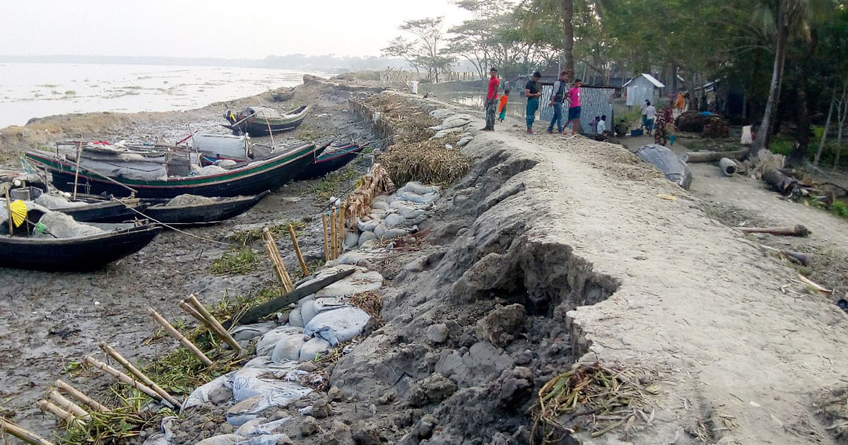 Parts of the dam collapse in Bagerhat. Photo: UNB