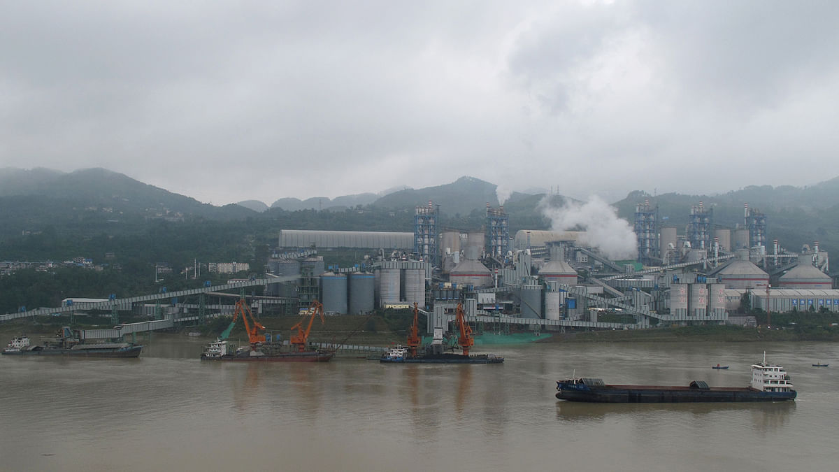 A cement plant is seen by the Yangtze river near Fuling county in Chongqing, China. Picture taken on 15 October 2019. Photo: Reuters