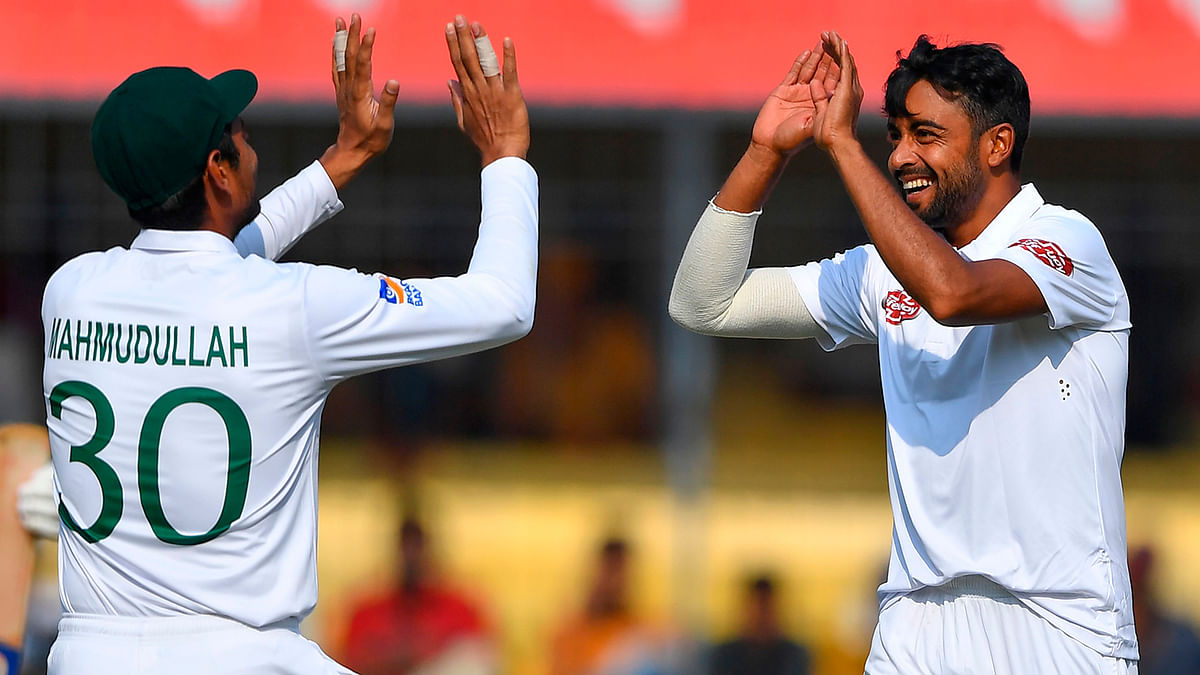 Bangladesh`s cricketer Abu Jayed Rahi (R) celebrates with teammate Mahmudullah after the dismissal of India`s cricketer Ajinkya Rahane during the second day of the first Test cricket match of a two-match series between India and Bangladesh at Holkar Cricket Stadium in Indore on 15 November 2019. Photo: AFP