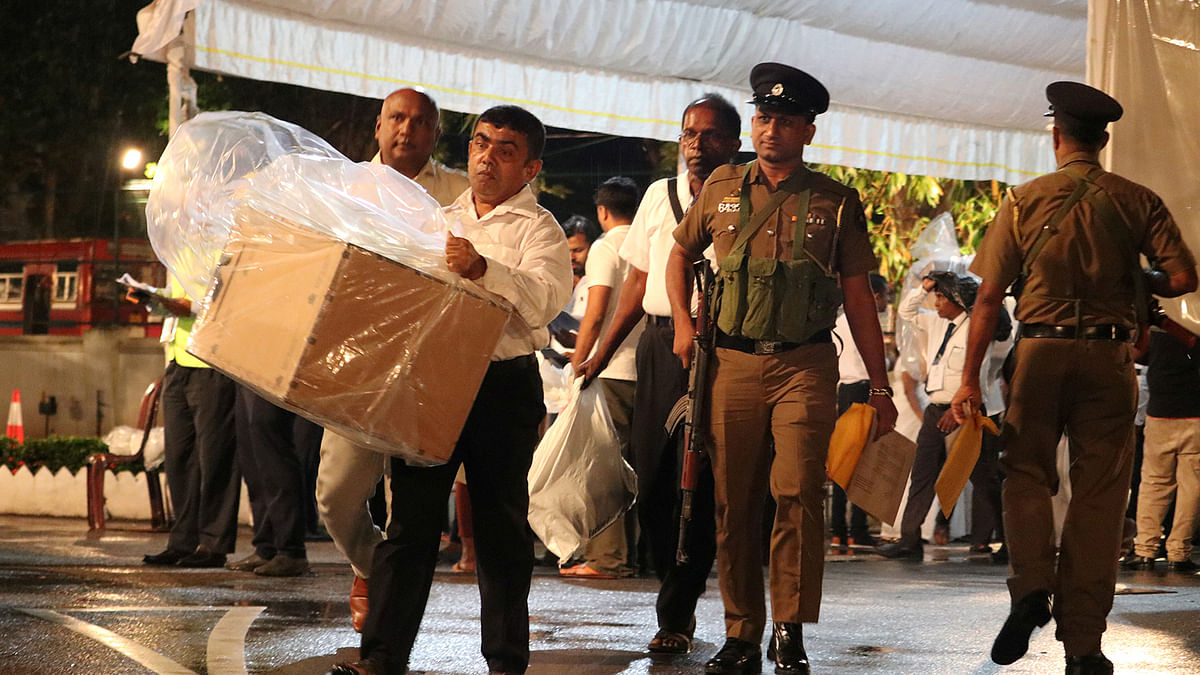 Election officials, assisted by Sri Lankan police officer, arrive with a ballot box to a counting centre, after the voting ended during the presidential election day, in Colombo, Sri Lanka on 16 November 2019. Photo: Reuters