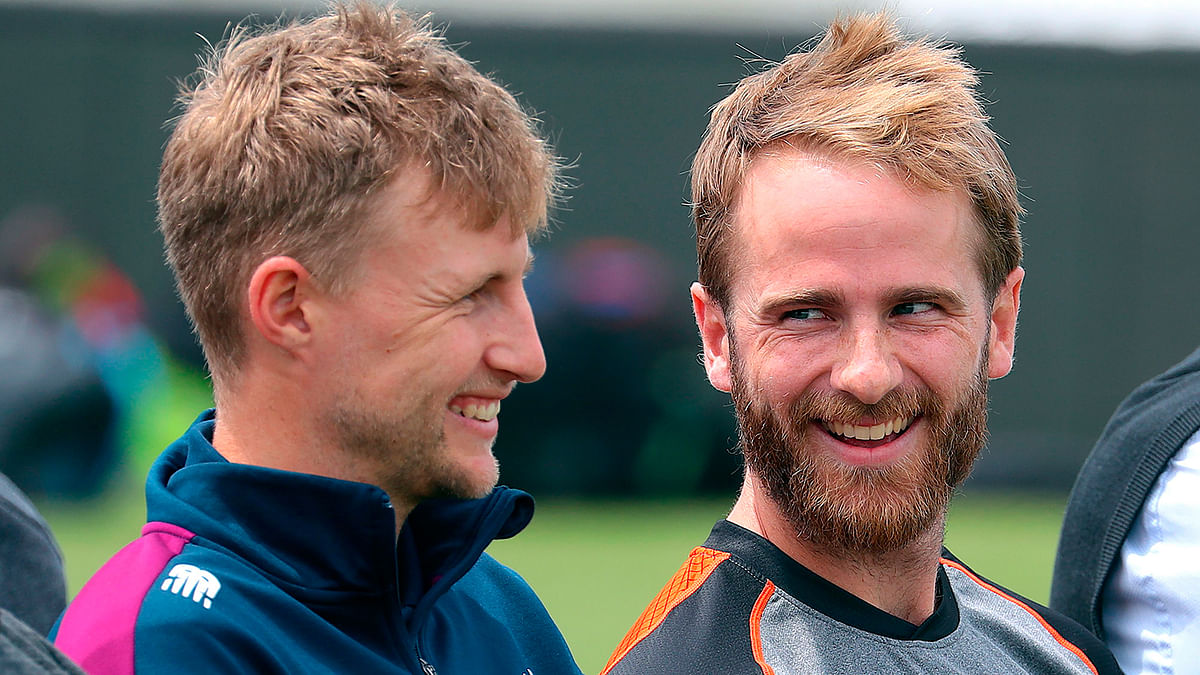 England`s cricket team captain Joe Root (L) share a light moments with New Zealand`s captain Kane Williamson during an official welcome ceremony at Bay Oval in Mount Maunganui, New Zealand on 19 November 2019. The first cricket Test between New Zealand and England begins 21 November. Photo: AFP