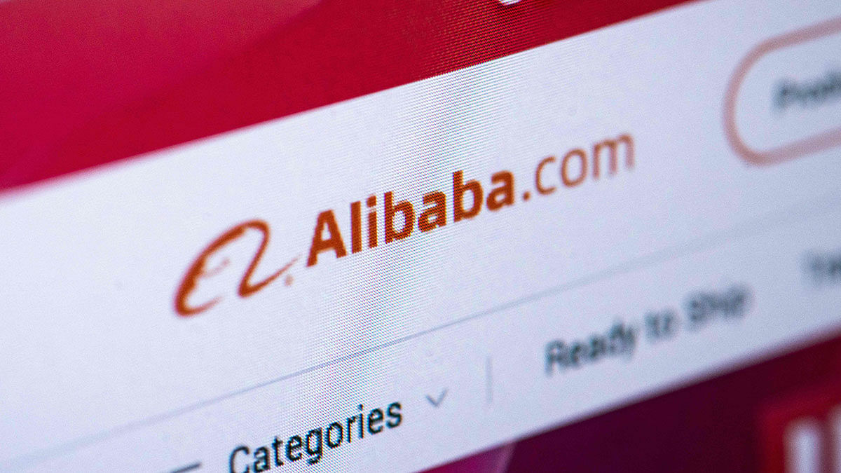 This picture taken on 15 November 2019 shows the logo of the Chinese multinational e-commerce, retail, internet, and technology conglomerate, Alibaba group displayed on a screen in Paris. China`s online trading giant Alibaba launched today a colossal stock market operation in Hong Kong. Photo: AFP