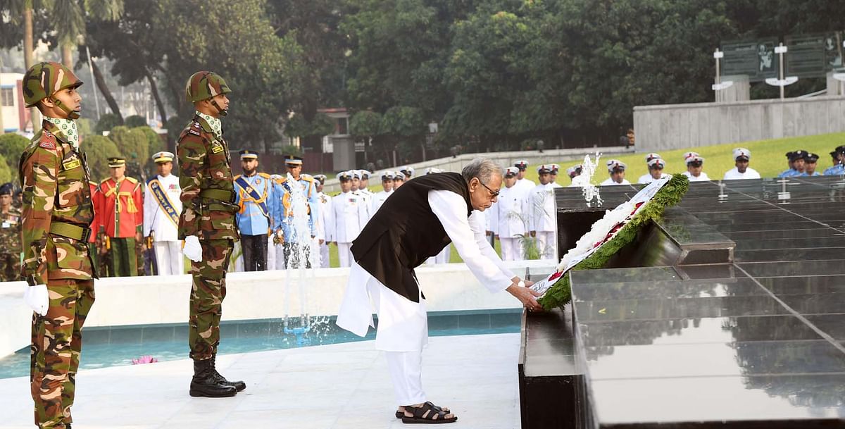 President M Abdul Hamid on Thursday places wreath at the altar of Shikha Anirban (eternal flame) in Dhaka Cantonment on the occasion of the Armed Forces Day-2019 and as a tribute to the members of Armed Forces, who made their supreme sacrifices during the War of Liberation. Photo: PID