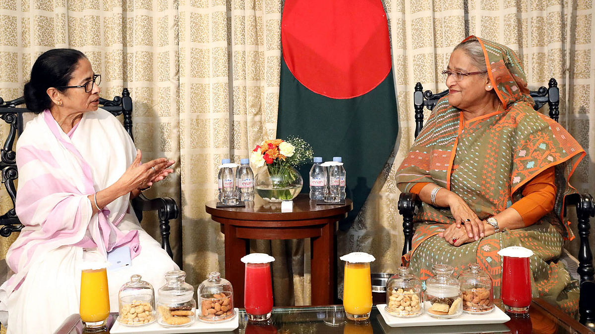 Chief minister of India`s West Bengal Mamata Banerjee with prime minister Sheikh Hasina in Kolkata on 22 November, 2019. Photo: UNB