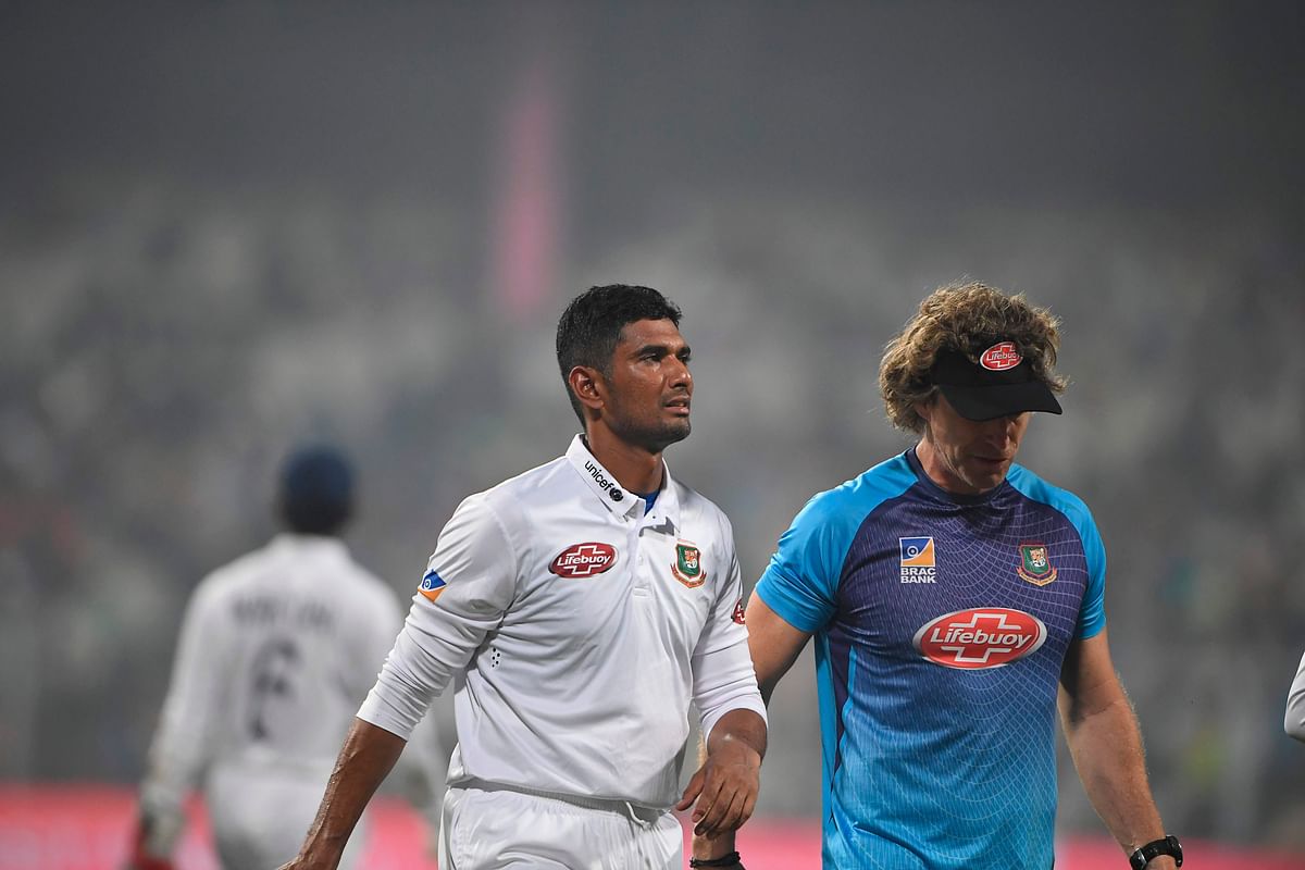 Mahmudullah walks back after he was injured during the second day of the second Test cricket match of a two-match series between India and Bangladesh at the Eden Gardens cricket stadium in Kolkata on 23 November, 2019. Photo: AFP