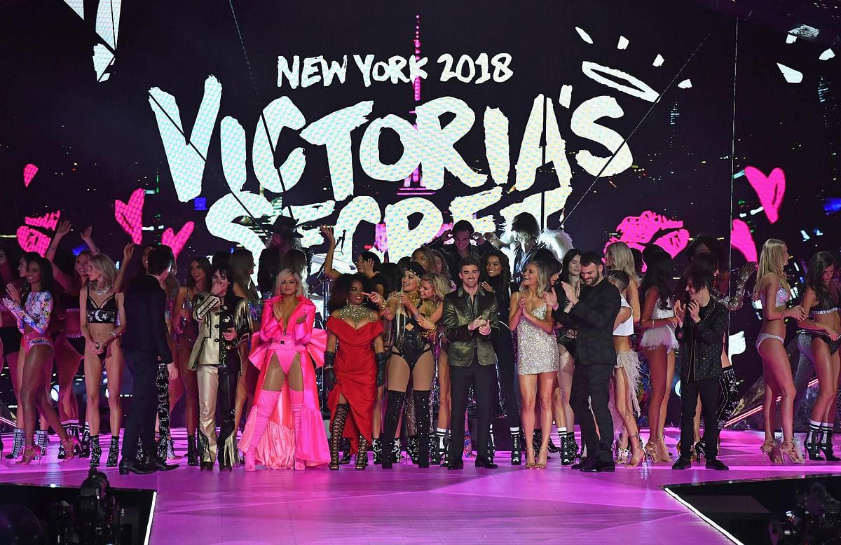 In this file photo taken on 9 November 2018 performers and models pose on the runway at the 2018 Victoria`s Secret Fashion Show at Pier 94 in New York City. US lingerie brand Victoria`s Secret has announced that its iconic fashion show that brings together millions of viewers would not take place this year, the brand wanting to evolve its marketing strategy, after polemics and poor results. Photo: AFP