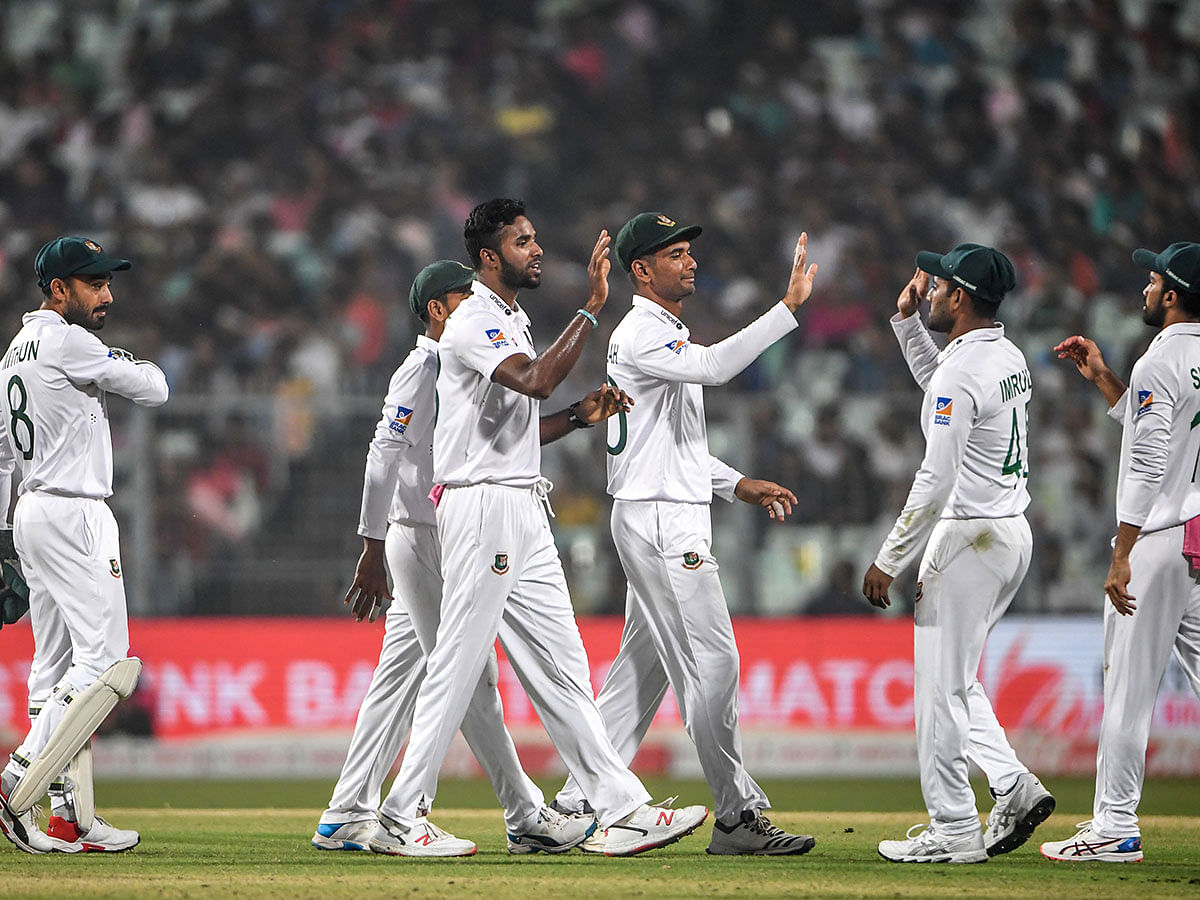 Bangladesh`s cricketers celebrate at the end of the first day of the second Test cricket match of a two-match series between India and Bangladesh at the Eden Gardens cricket stadium in Kolkata on 22 November 2019. Photo: AFP