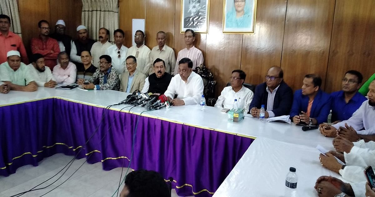 Home minister Asaduzzaman Khan Kamal talks to media after a meeting with Bangladesh Road Transport Workers Federation leaders in Dhanmondi, DHaka on Saturday night. Photo: UNB