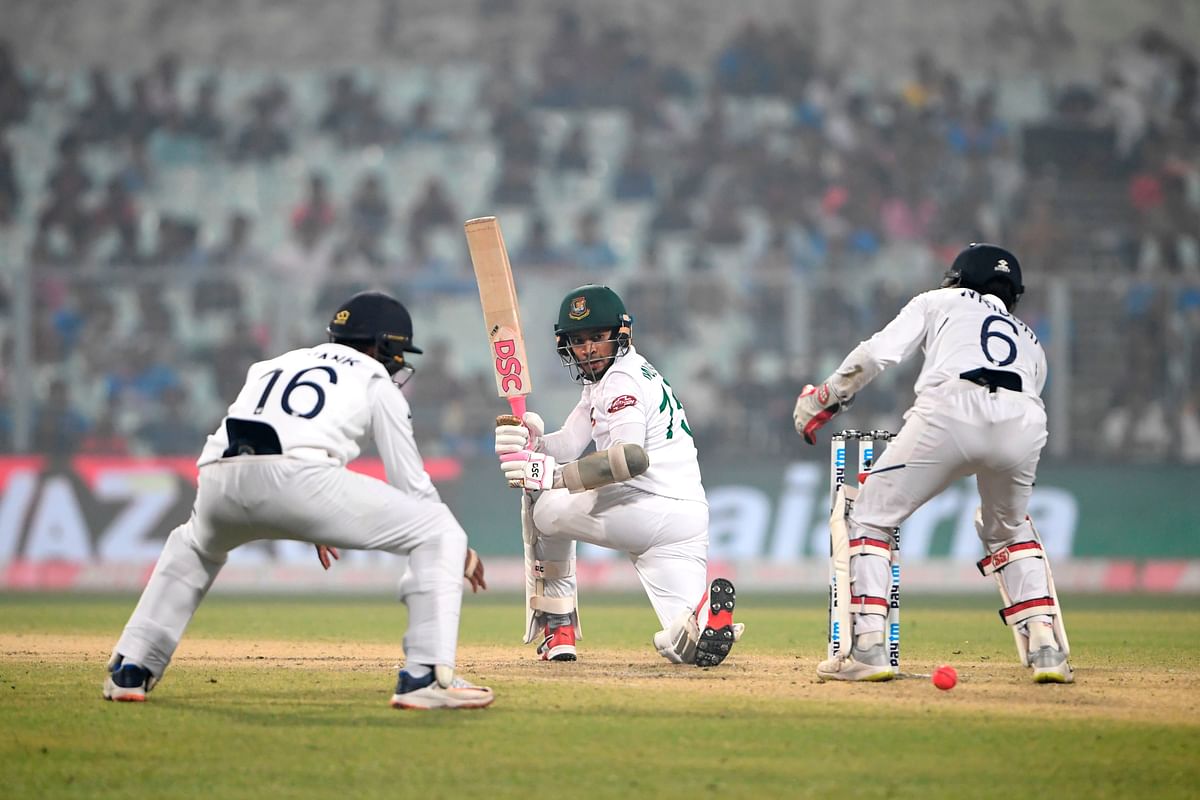 Bangladesh`s Mushfiqur Rahim (C) plays a shot during the second day of the second Test cricket match of a two-match series between India and Bangladesh at the Eden Gardens cricket stadium in Kolkata on 23 November 2019. Photo: AFP