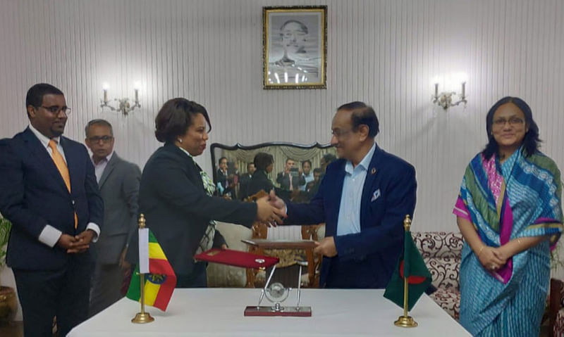 Bangladesh foreign secretary Md. Shahidul Haque (2nd R) shakes hand with Ethiopian foreign secretary Mahlet Hailu Guadye. Photo: Raheed Ejaz