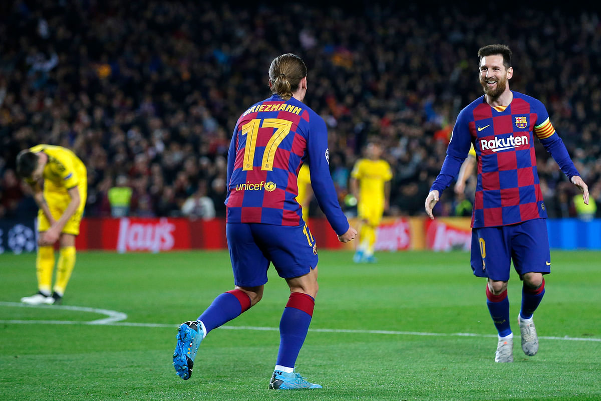 Barcelona`s French forward Antoine Griezmann (L) celebrates his goal with Barcelona`s Argentine forward Lionel Messi during the UEFA Champions League Group F football match between FC Barcelona and Borussia Dortmund at the Camp Nou stadium in Barcelona, on 27 November 2019. Photo: AFP