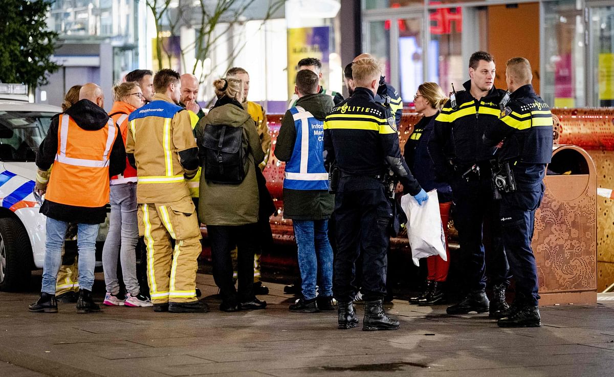 Police arrive at the Grote Marktstraat, one of the main shopping streets in the centre of the Dutch city of The Hague, after several people were wounded in a stabbing incident on 29 November 2019. Photo: AFP